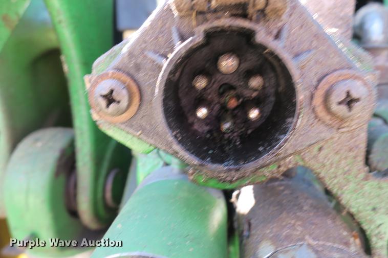 image for item DB7250 2005 John Deere 7320 MFWD tractor