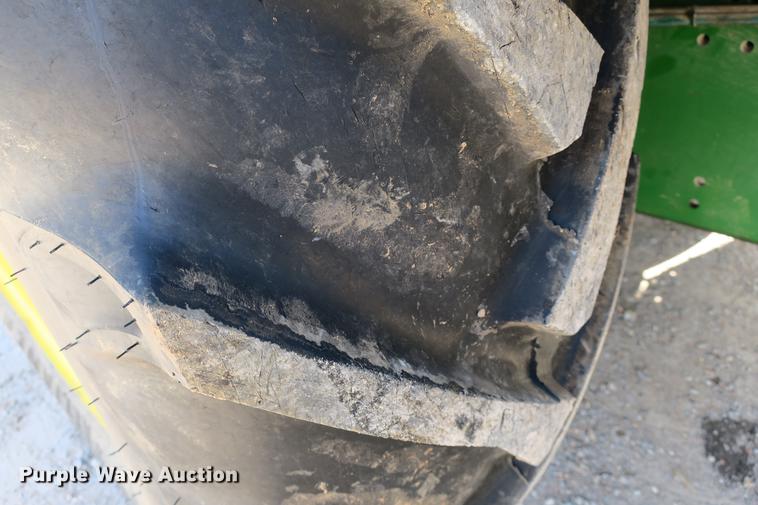 image for item DB7250 2005 John Deere 7320 MFWD tractor