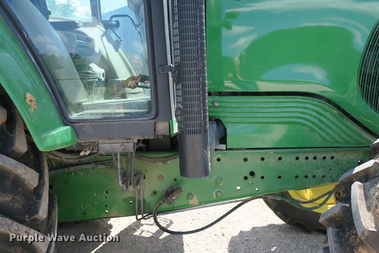 image for item DB7250 2005 John Deere 7320 MFWD tractor