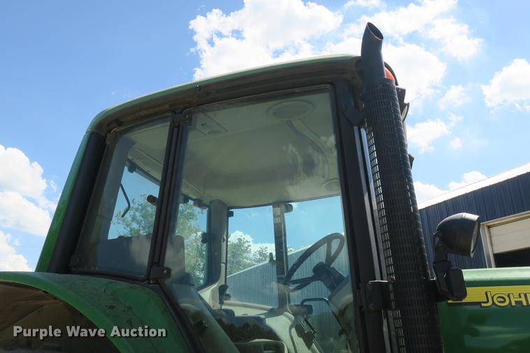 image for item DB7250 2005 John Deere 7320 MFWD tractor