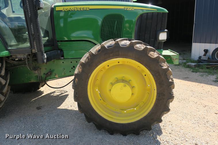 image for item DB7250 2005 John Deere 7320 MFWD tractor
