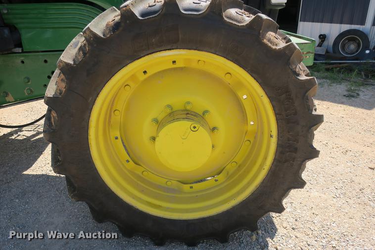 image for item DB7250 2005 John Deere 7320 MFWD tractor