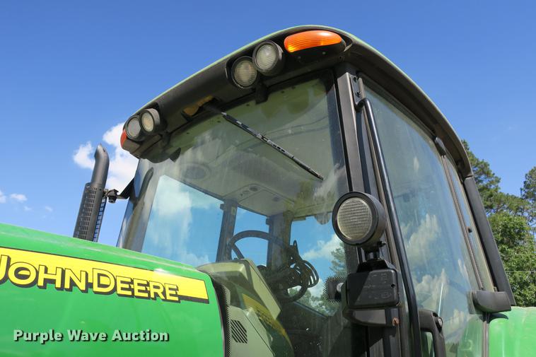 image for item DB7250 2005 John Deere 7320 MFWD tractor
