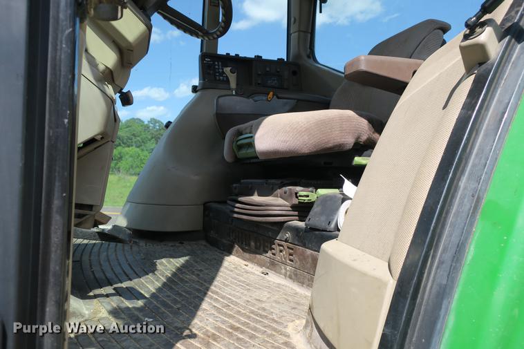 image for item DB7250 2005 John Deere 7320 MFWD tractor