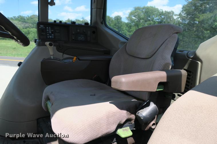 image for item DB7250 2005 John Deere 7320 MFWD tractor