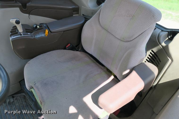 image for item DB7250 2005 John Deere 7320 MFWD tractor