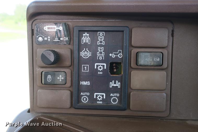 image for item DB7250 2005 John Deere 7320 MFWD tractor