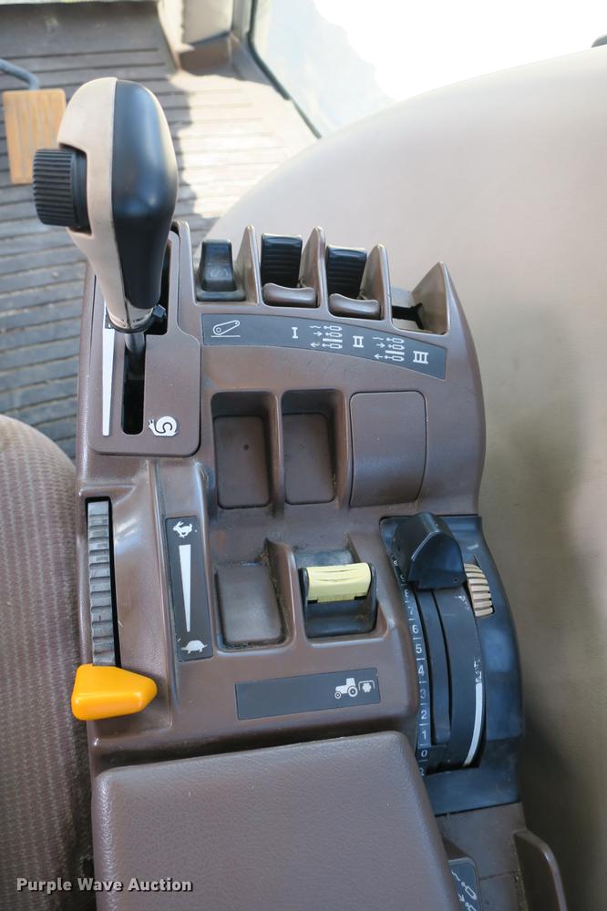 image for item DB7250 2005 John Deere 7320 MFWD tractor