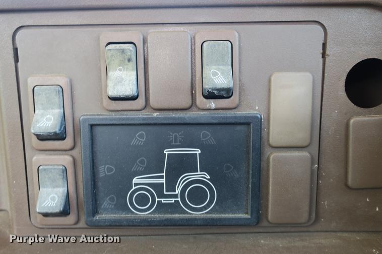 image for item DB7250 2005 John Deere 7320 MFWD tractor