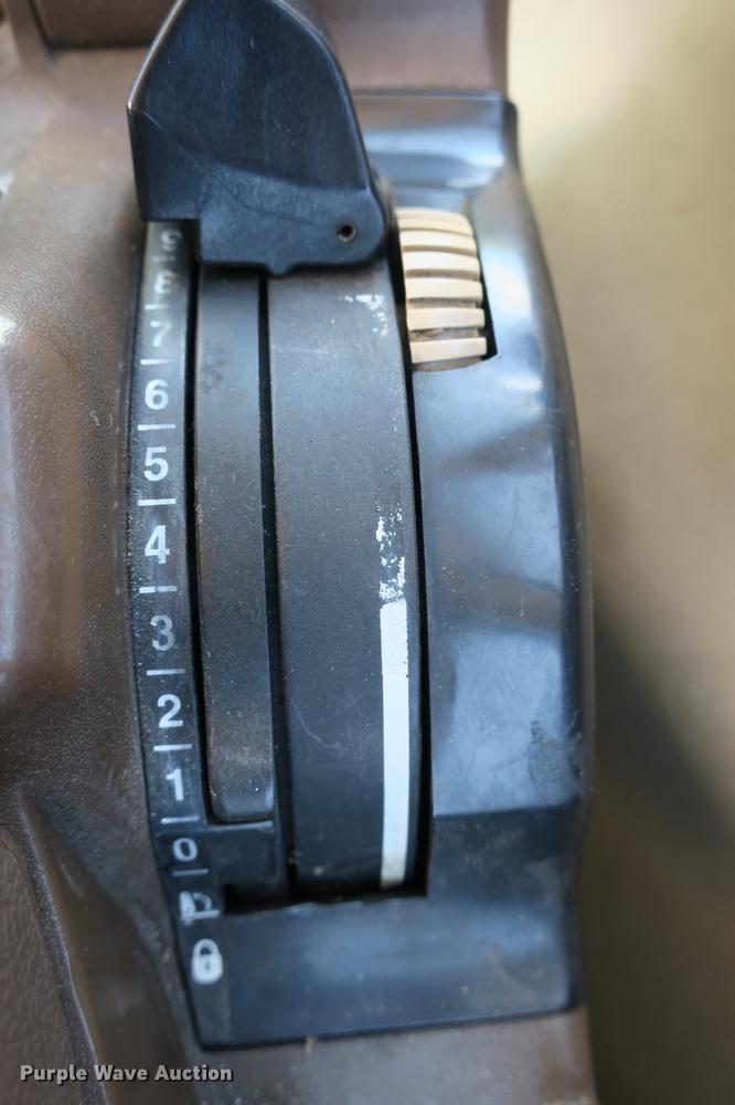 image for item DB7250 2005 John Deere 7320 MFWD tractor