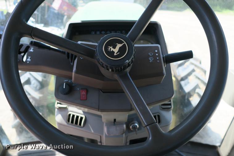 image for item DB7250 2005 John Deere 7320 MFWD tractor