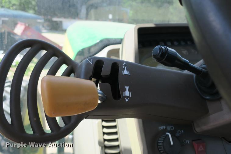 image for item DB7250 2005 John Deere 7320 MFWD tractor