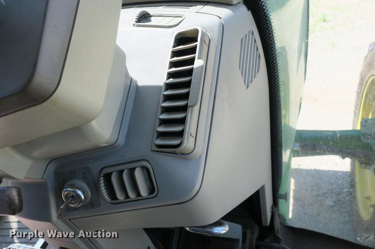 image for item DB7250 2005 John Deere 7320 MFWD tractor