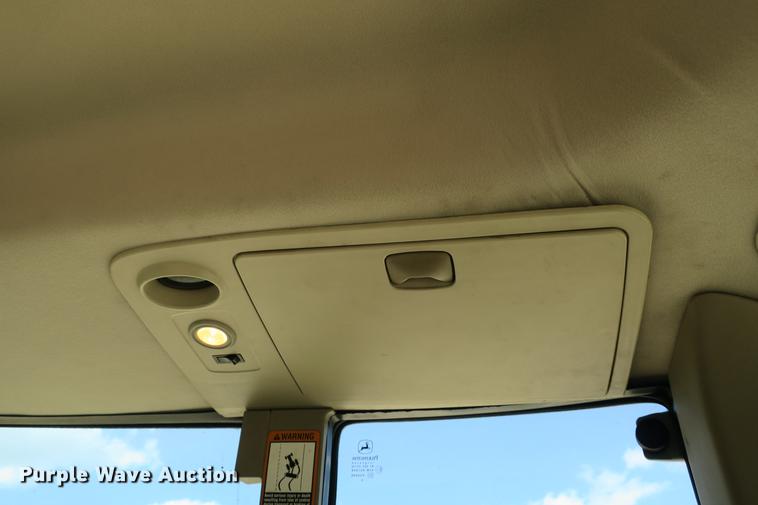 image for item DB7250 2005 John Deere 7320 MFWD tractor