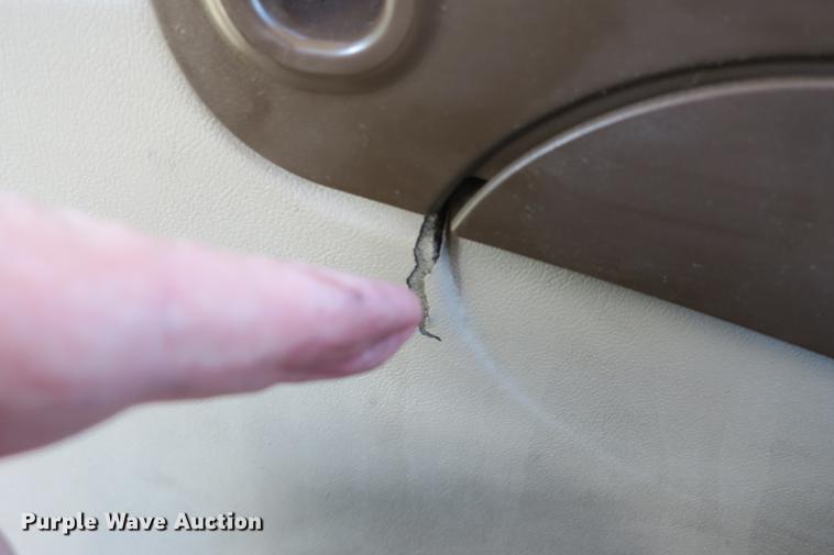 image for item DB7250 2005 John Deere 7320 MFWD tractor