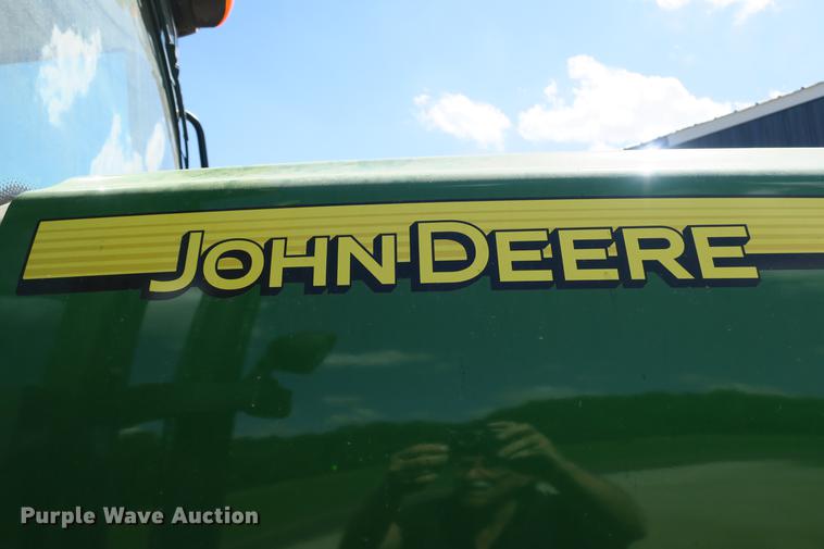 image for item DB7250 2005 John Deere 7320 MFWD tractor