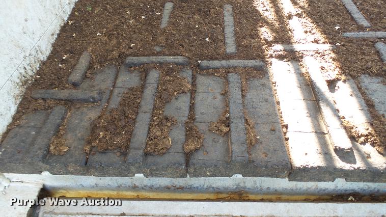 image for item DC4182 2000 Neville Built livestock trailer