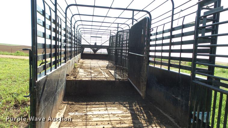 image for item DC4184 2008 Gooseneck Trailers livestock trailer