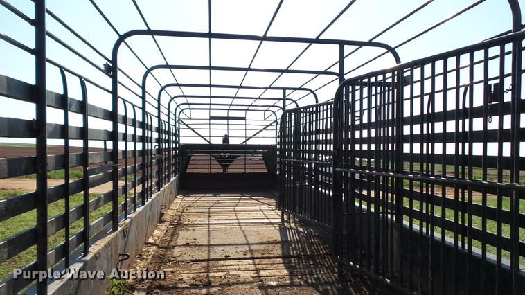 image for item DC4184 2008 Gooseneck Trailers livestock trailer