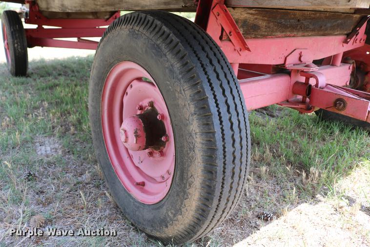image for item DC7521 Hay bale trailer