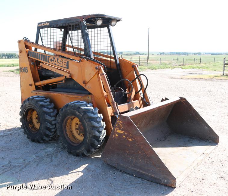 image for item DC7526 1981 Case 1845 skid steer