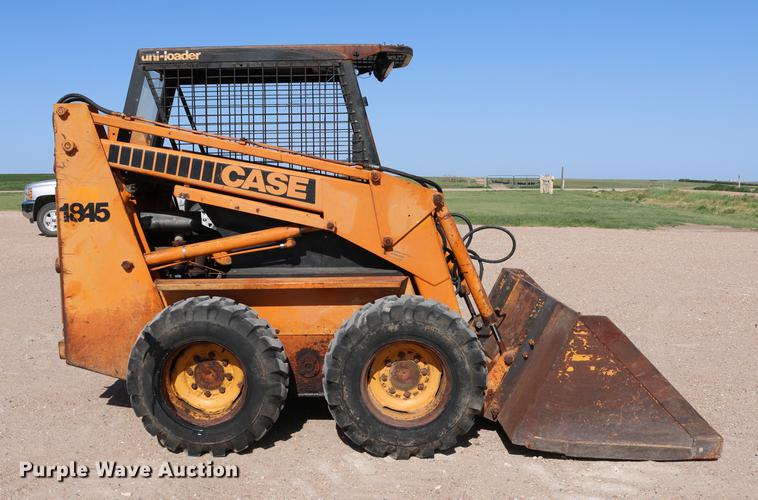 image for item DC7526 1981 Case 1845 skid steer