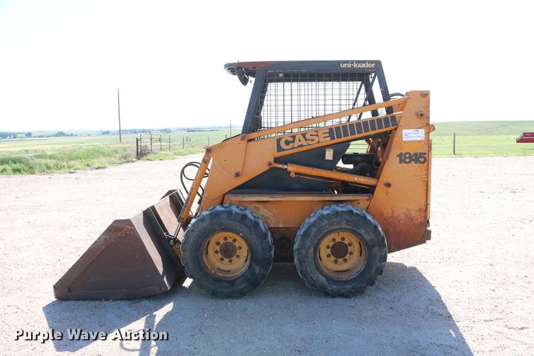 image for item DC7526 1981 Case 1845 skid steer