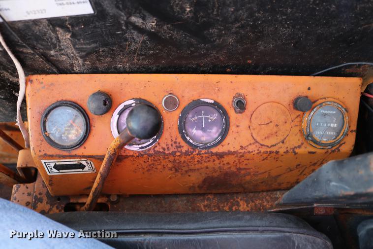 image for item DC7526 1981 Case 1845 skid steer