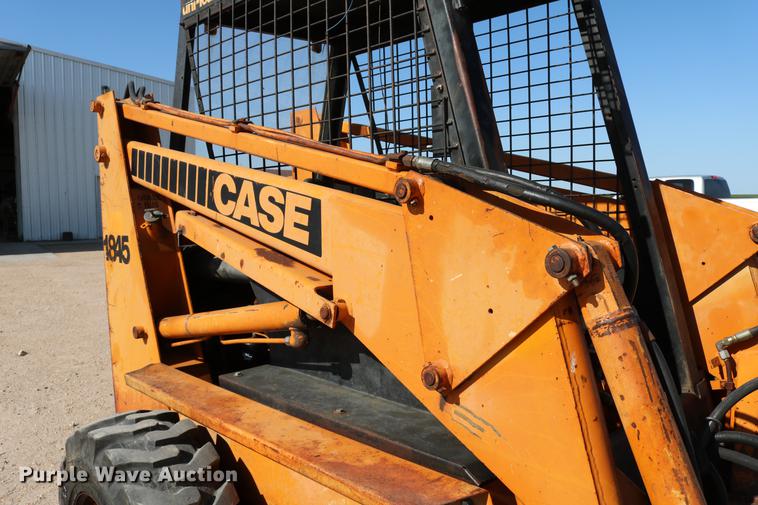 image for item DC7526 1981 Case 1845 skid steer