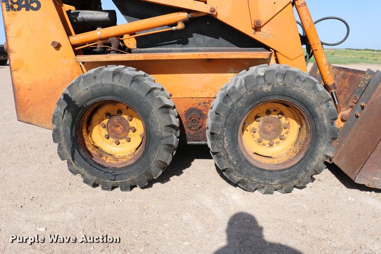 image for item DC7526 1981 Case 1845 skid steer