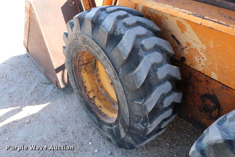 image for item DC7526 1981 Case 1845 skid steer