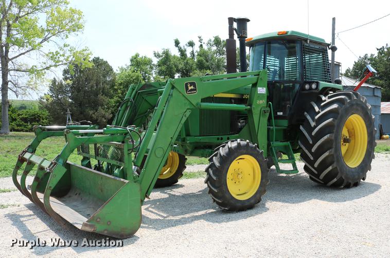 image for item DC7528 1991 John Deere 4455 tractor