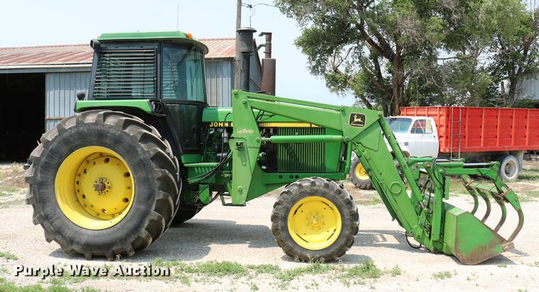 image for item DC7528 1991 John Deere 4455 tractor