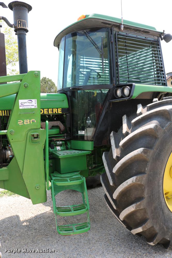 image for item DC7528 1991 John Deere 4455 tractor