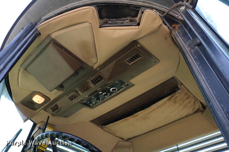 image for item DC7528 1991 John Deere 4455 tractor