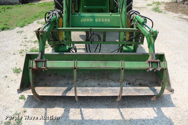 image for item DC7528 1991 John Deere 4455 tractor