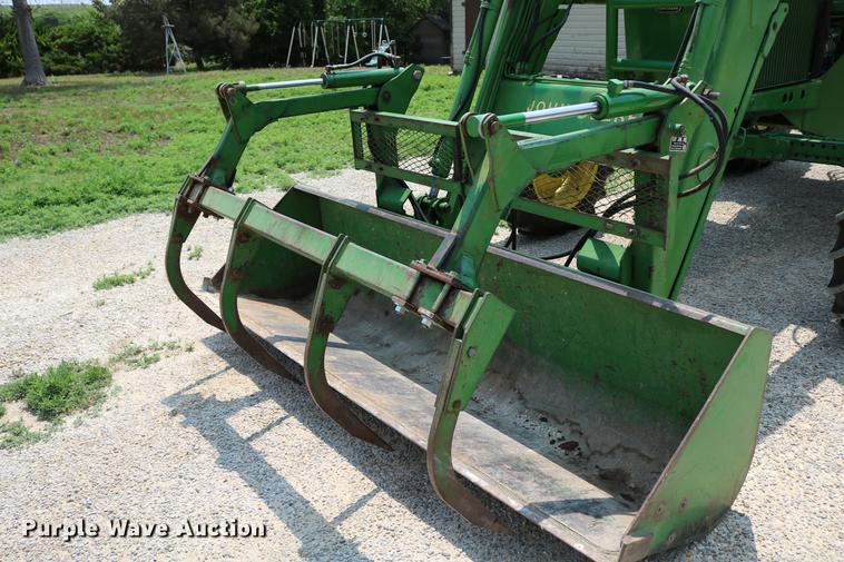 image for item DC7528 1991 John Deere 4455 tractor