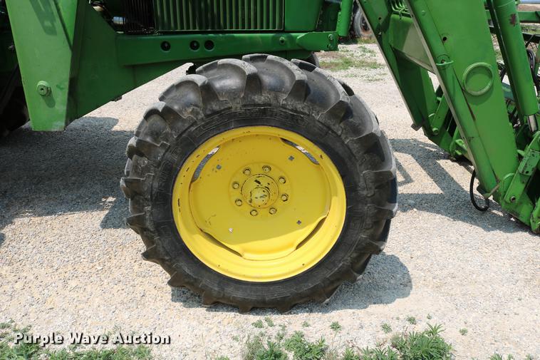 image for item DC7528 1991 John Deere 4455 tractor