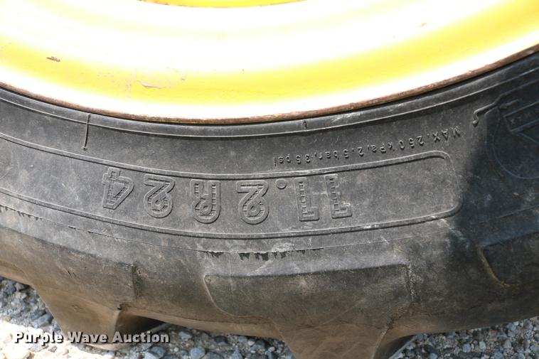 image for item DC7528 1991 John Deere 4455 tractor