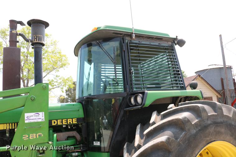 image for item DC7528 1991 John Deere 4455 tractor