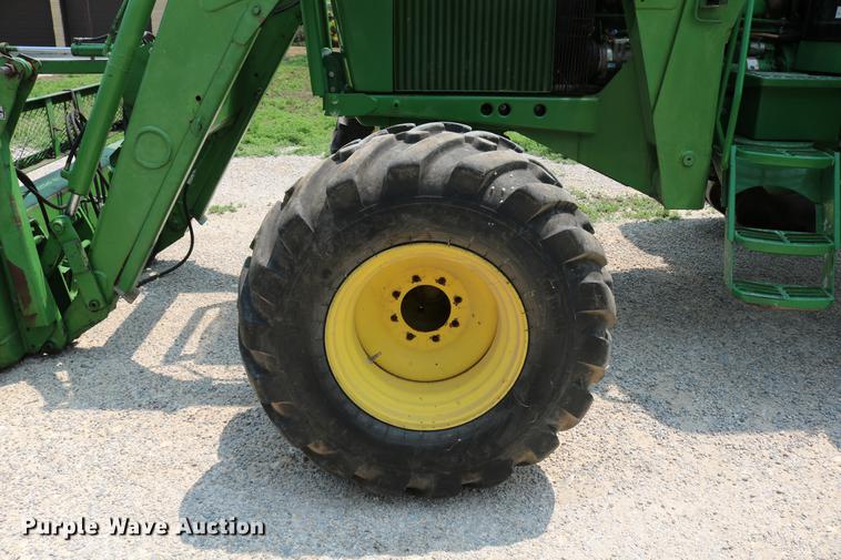 image for item DC7528 1991 John Deere 4455 tractor