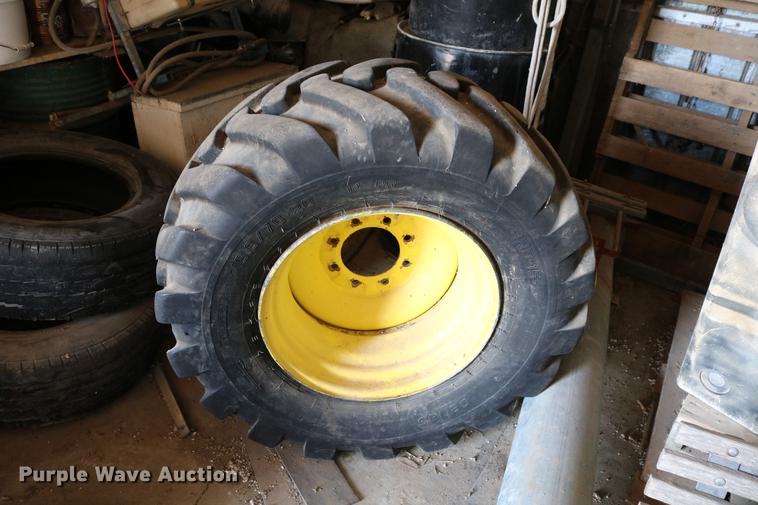 image for item DC7528 1991 John Deere 4455 tractor