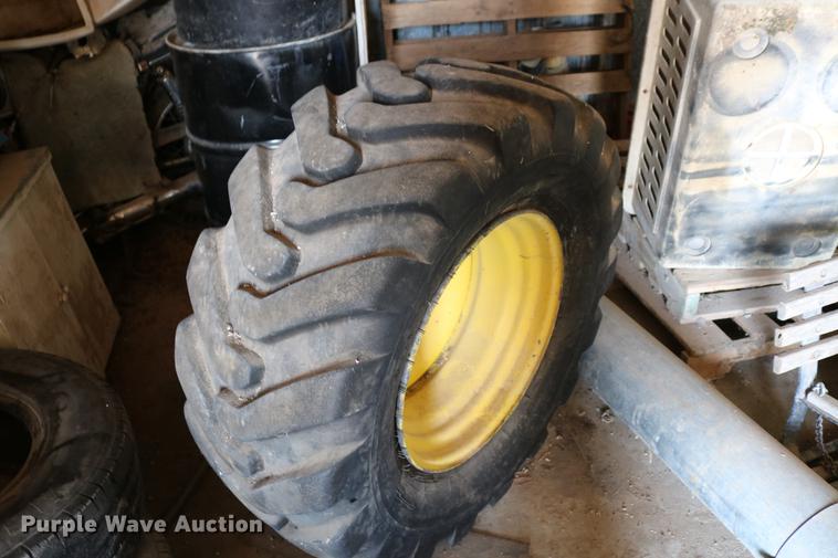 image for item DC7528 1991 John Deere 4455 tractor