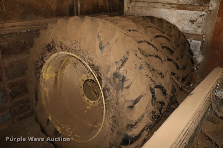 image for item DC7528 1991 John Deere 4455 tractor