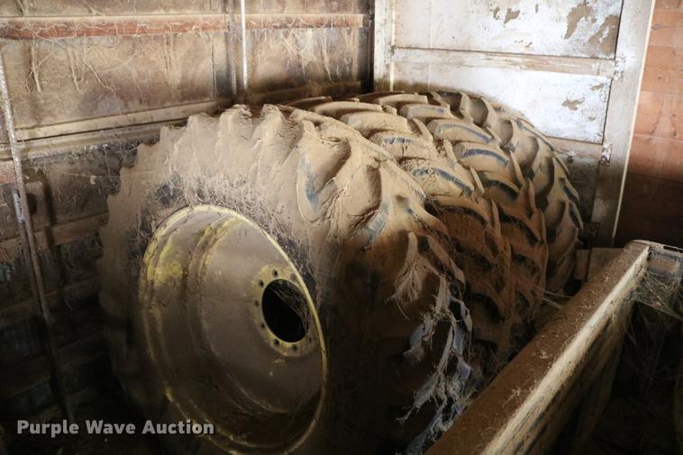 image for item DC7528 1991 John Deere 4455 tractor