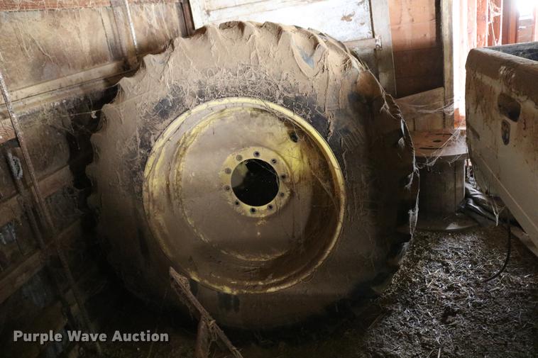 image for item DC7528 1991 John Deere 4455 tractor