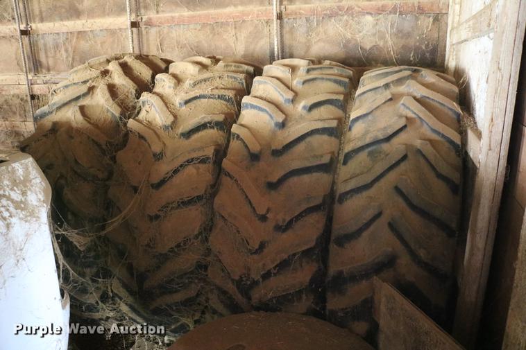 image for item DC7528 1991 John Deere 4455 tractor