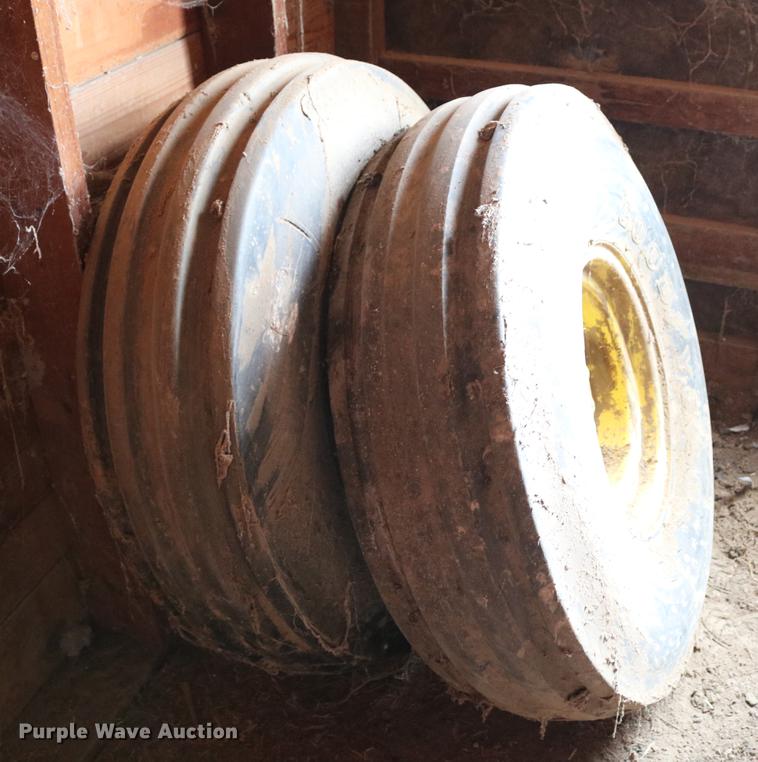 image for item DC7528 1991 John Deere 4455 tractor