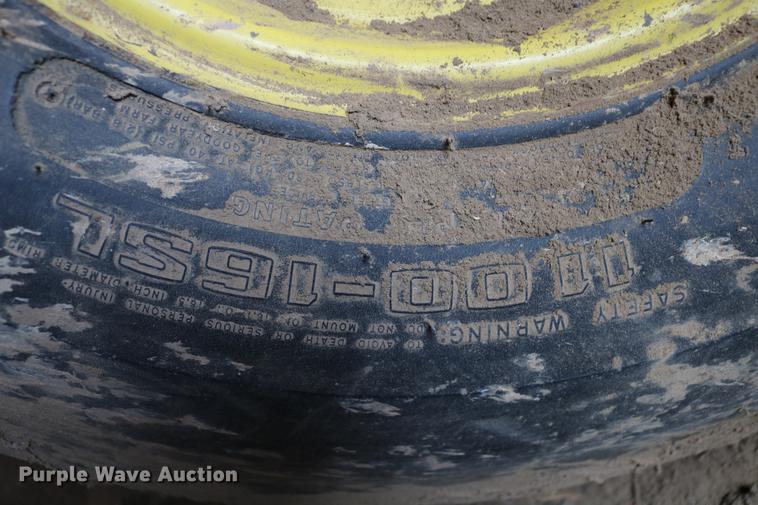 image for item DC7528 1991 John Deere 4455 tractor