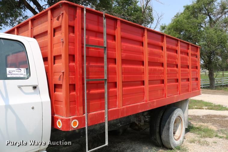 image for item DD4263 1978 Chevrolet C65 grain truck